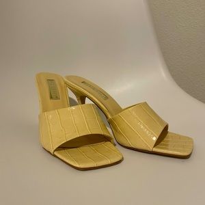 (Never worn) Square-toed pastel yellow heels Size 8